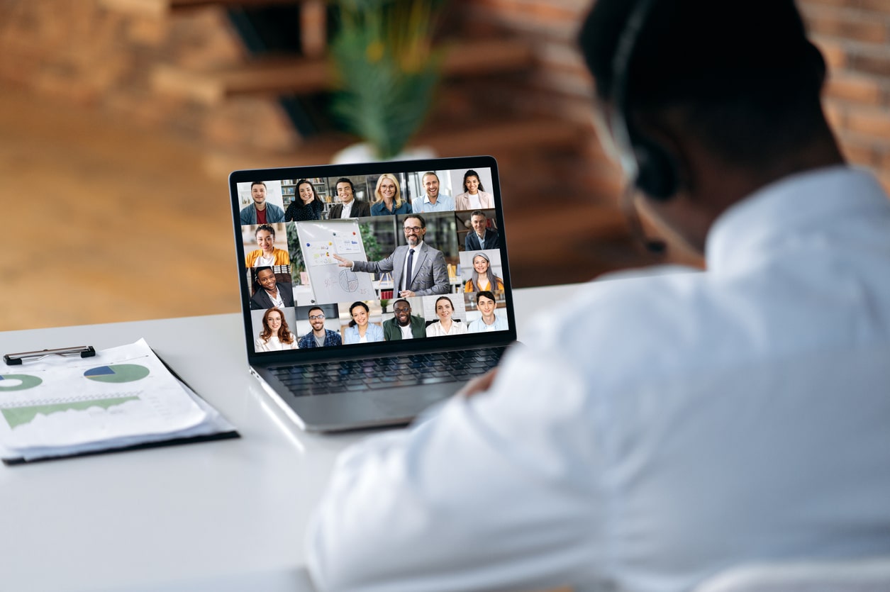 Interesse por cursos de pós-graduação cresce 22% entre os brasileiros; descubra as opções mais buscadas na internet 