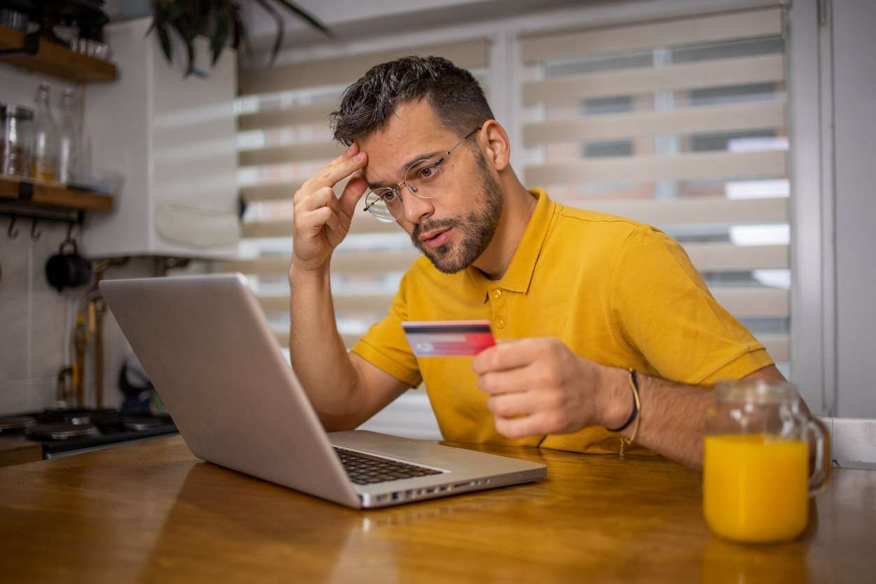 Varejo, finanças e tecnologia lideram ranking de setores mais atingidos por golpes digitais no Brasil